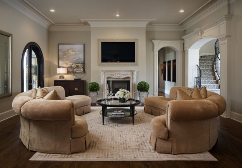 canapé arrondi un tapis beige et une table basse ronde canapé arrondi deux canapés en beige