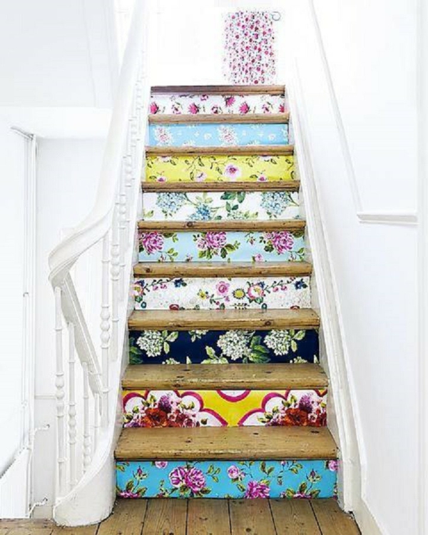 déco montée d'escalier papier peint cage d'escalier peint en blanc