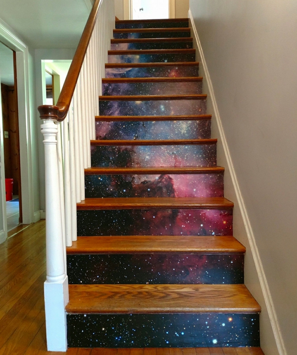 déco montée d'escalier papier peint cosmos