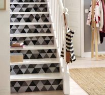 DIY déco montée d’escalier créative avec du papier peint (2)