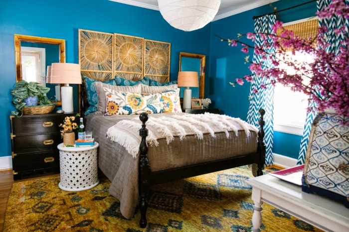 décoration tendance style maximaliste chambre bleue déco murale