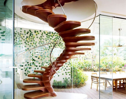 escalier hélicoïdal effet bois