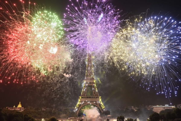 Réveillon Saint-Sylvestrela Tour Eiffel illuminée