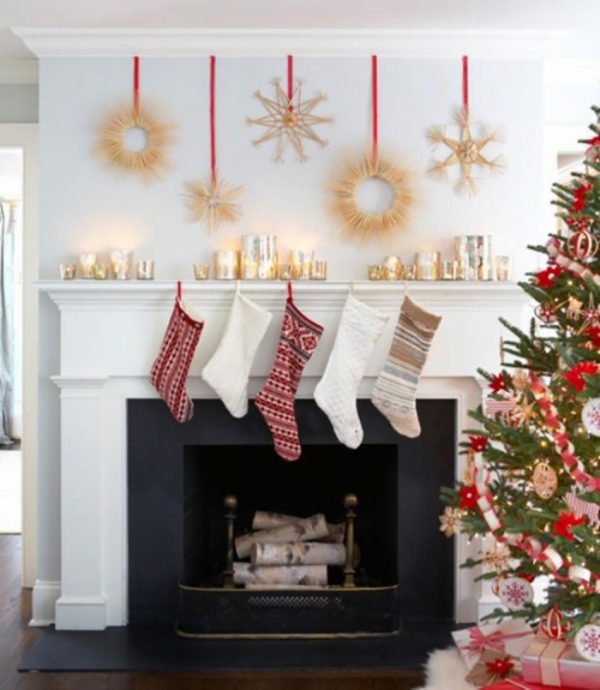 décoration Noël cheminée avec des chaussettes
