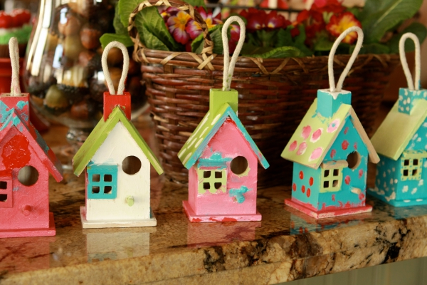 décoration Noël à fabriquer en bois des nichoirs multicolores