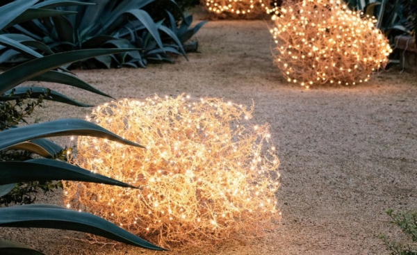 décoration de noël extérieur arbuste lumineux en fil de cuivre