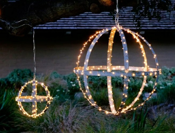 décoration de noël extérieur globes lumineux suspendus