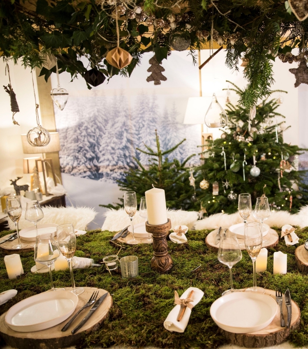 décoration de table Noël sous-assiettes tronc d’arbre
