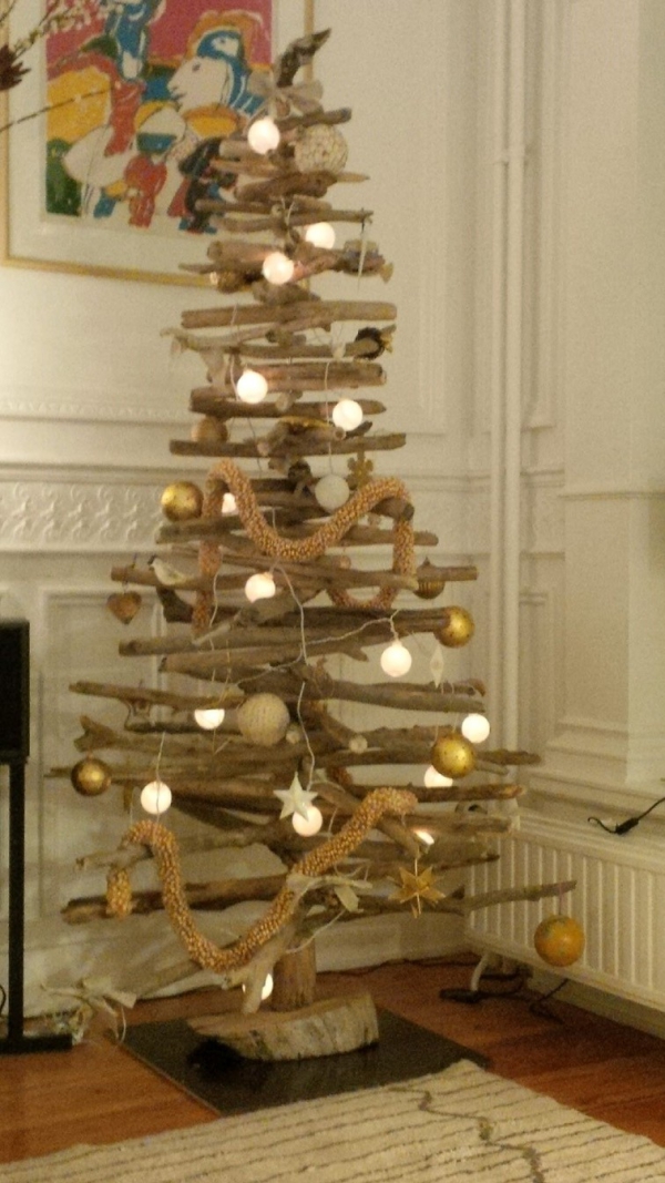 sapin de Noël en bois flotté un arbre haut