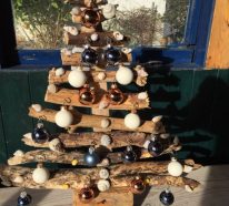 Sapin de Noël en bois flotté : une idée qui naît à la plage (1)