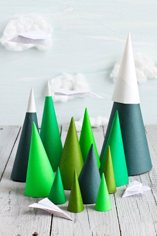 sapin de Noël en carton des cônes verts