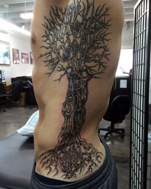 tatouage arbre de vie un arbre solide
