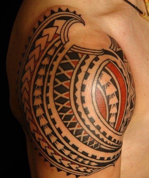 tatouage polynésien modéle pour homme