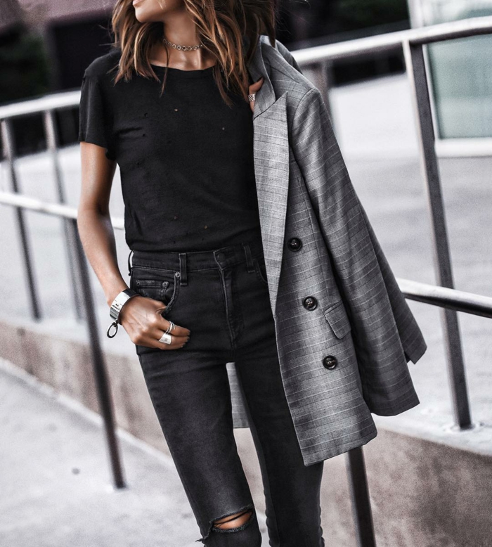 veste carreaux femme en gris à porter avec t-shirt et jean en noir