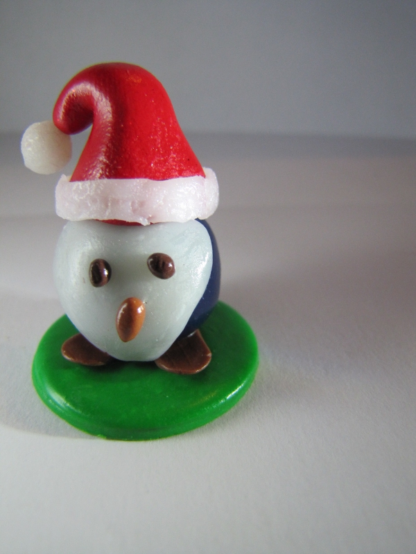 déco de Noël en pâte fimo un pingouin triste