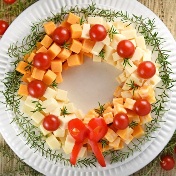 idée de couronne noël plateau fromages tomates cerises
