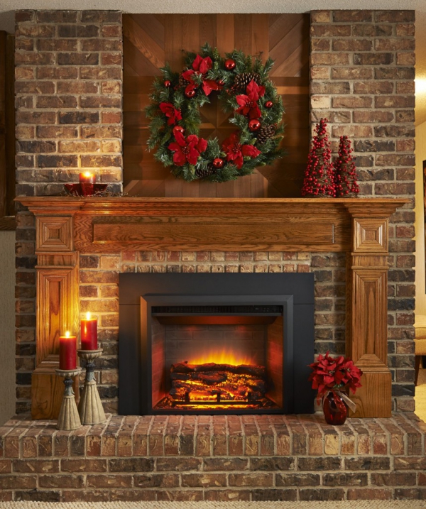 cheminée avec insert décorée pour Noël
