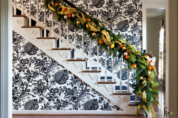 décoration escalier noël guirlande boules fruits