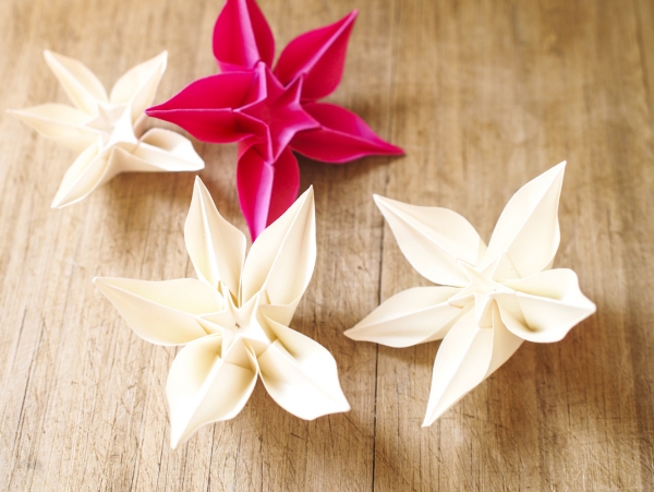 origami Noël flocon blanc et roouge