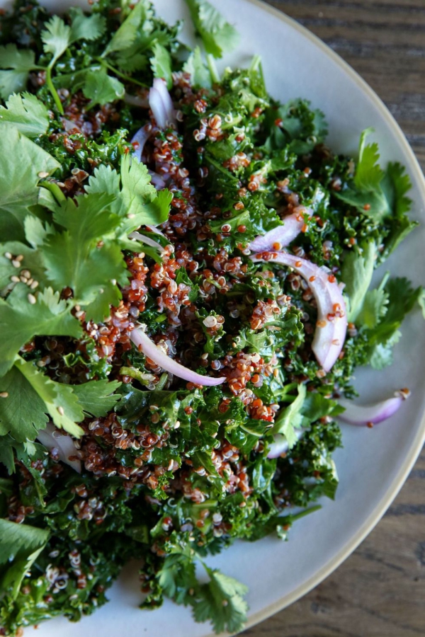 salade d’ hiver quinoa rouge et laitue frisée