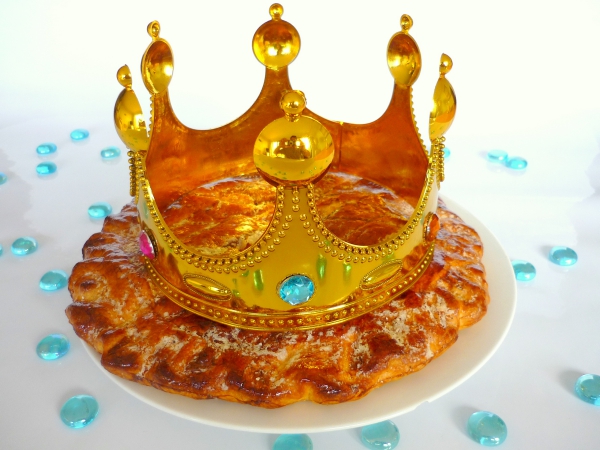 Épiphanie galette du roi couronne exquise