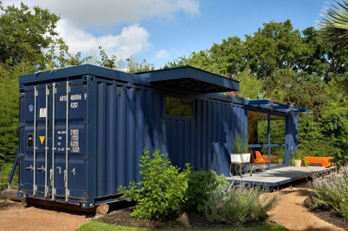 container habitable petite maison en bleu foncé
