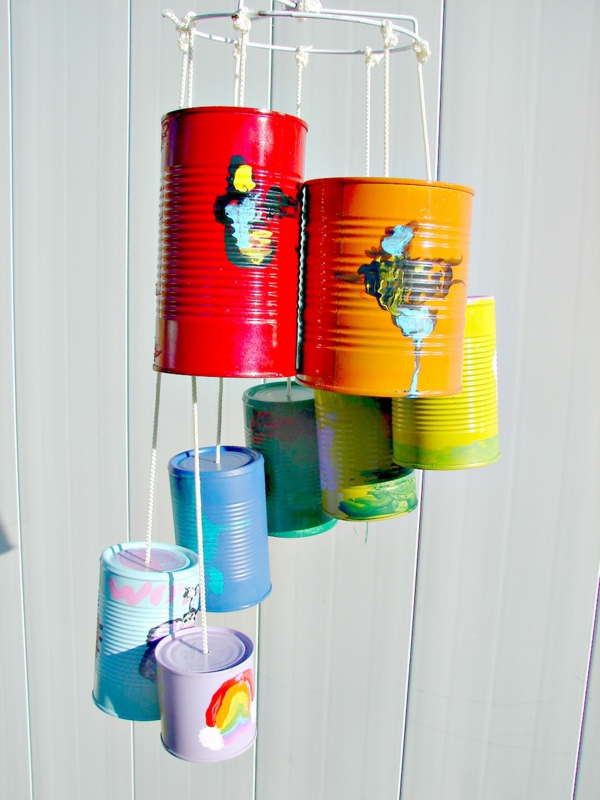 diy carillon éolien boîtes de conserve colorées