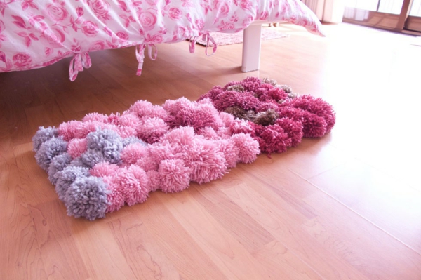 décoration chambre fille diy tapis pompon