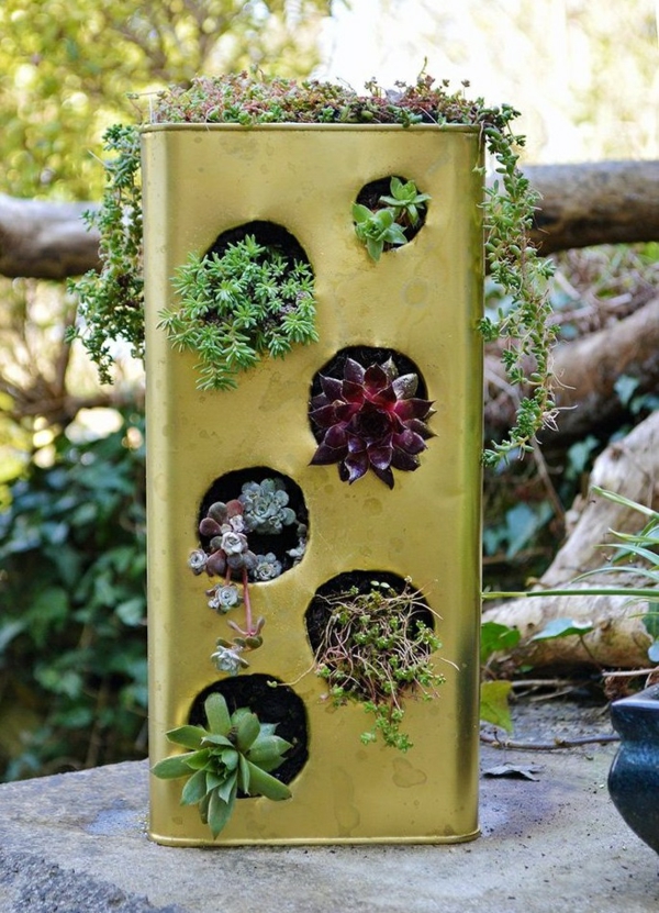 décorer son jardin avec des objets de récupération boîte de fer-blanc
