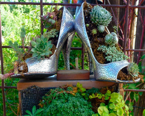 décorer son jardin avec des objets de récupération chaussures