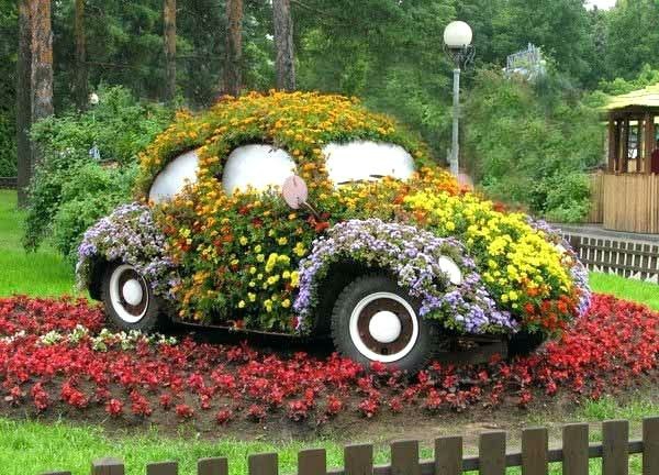 décorer son jardin avec des objets de récupération voiture