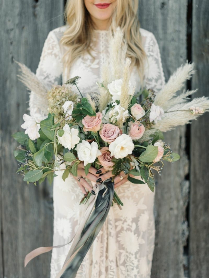 bouquet de mariée magnifique avec herbe de la pampa