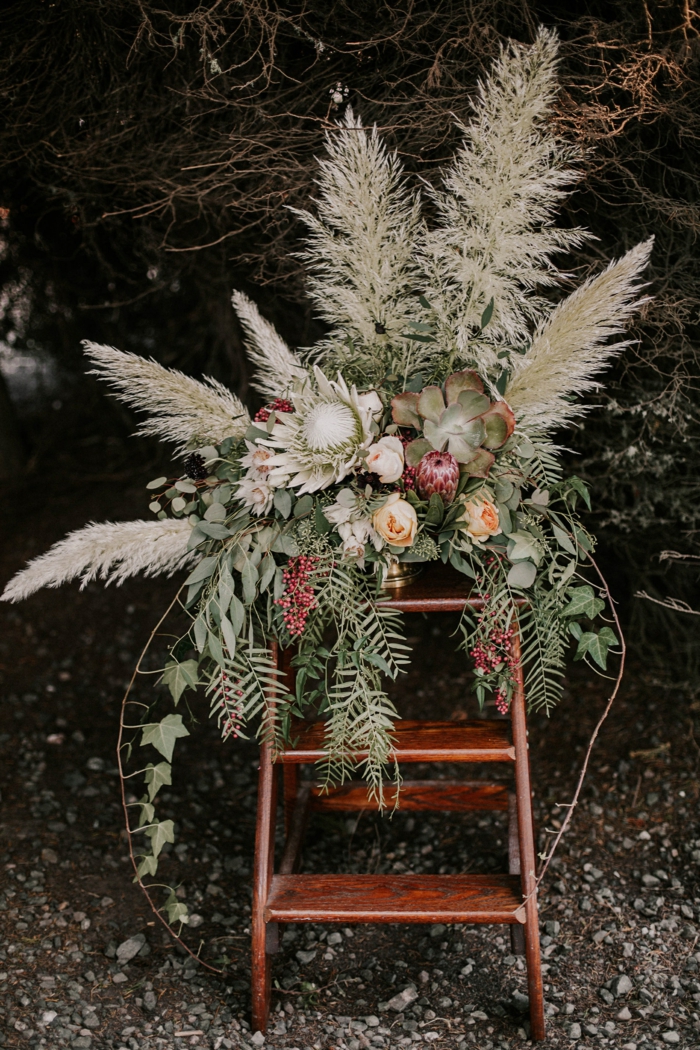 composition florale pour mariage idée herbe de la pampa