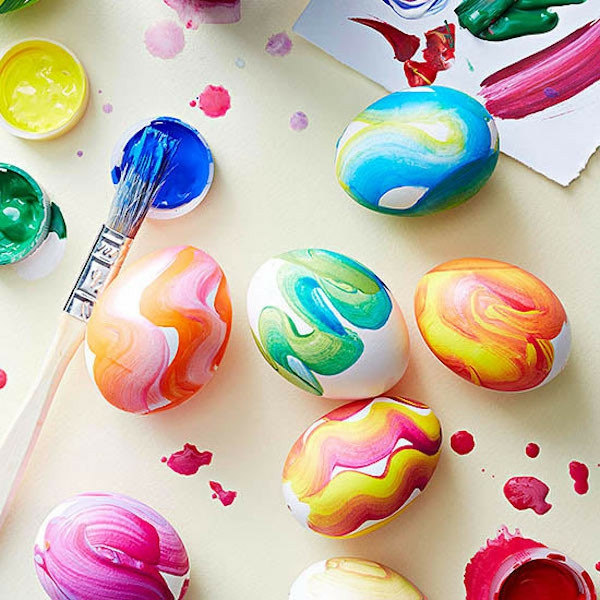 façons créatives de décorer un œuf de Pâques colorants