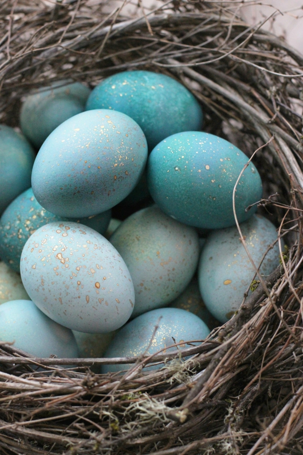 façons créatives de décorer un œuf de Pâques déco d'or