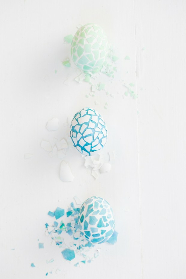 façons créatives de décorer un œuf de Pâques effet mosaïque