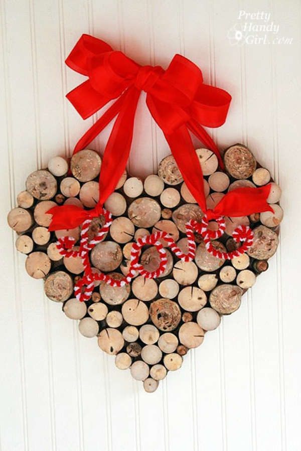 idée de déco saint-valentin à faire soi-même coeur rondins de bois