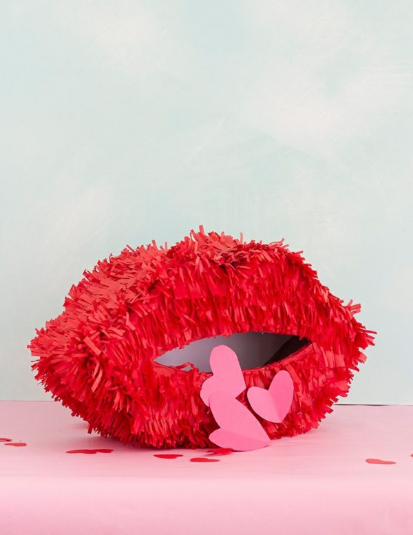 idée de déco saint-valentin à faire soi-même lèvres en textile