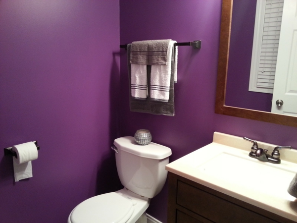 idée de peinture toilettes tendance violet