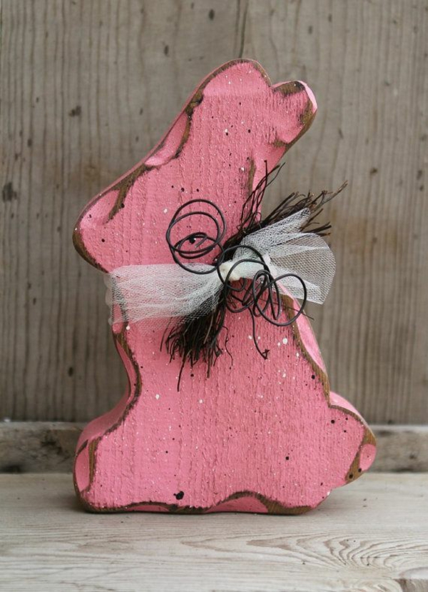 idée décoration de pâques à faire soi-même lapin rose en bois