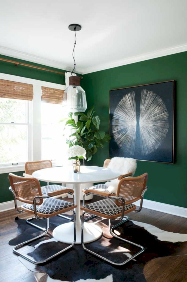 salle à manger peinture vert émeraude chaises industrielles