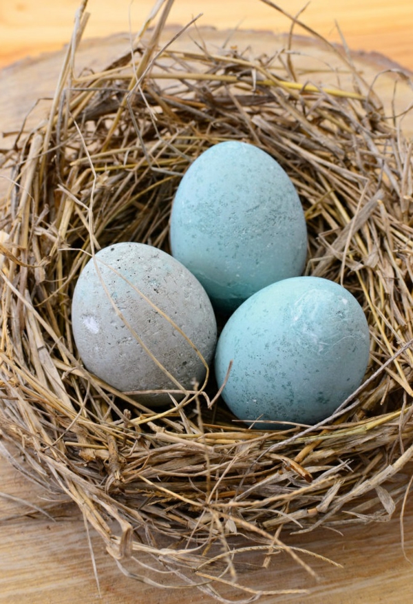 Comment faire des œufs de Pâques décoratifs en béton oeufs colorés