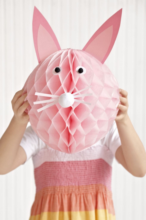 idée déco balcon pour Pâques tête rose de lapin