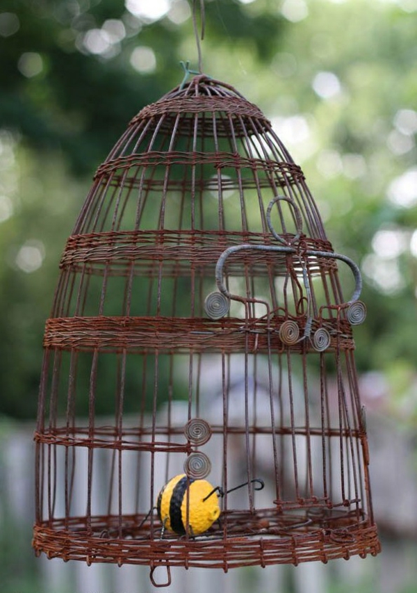 idée déco jardin métal rouillé cage oiseaux