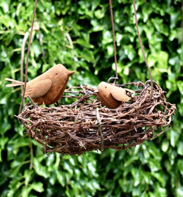 idée déco jardin métal rouillé nid d'oiseaux