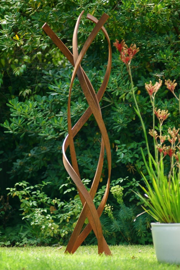 idée déco jardin métal rouillé sculpture