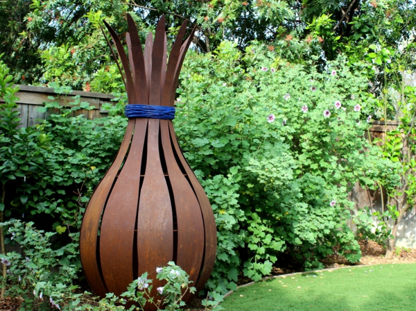 idée déco jardin métal rouillé sculpture vase géant