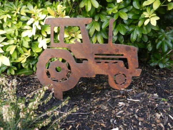 idée déco jardin métal rouillé tracteur