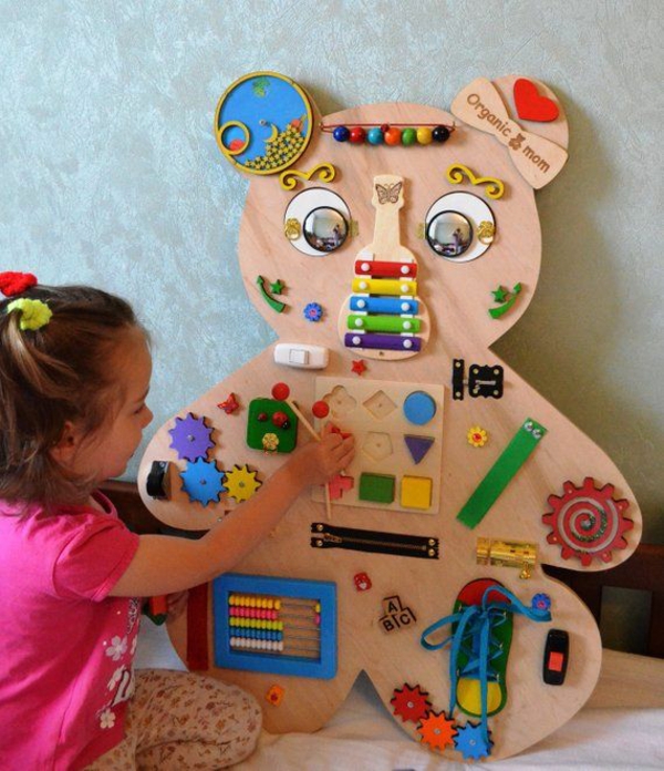 panneau sensoriel montessori enfants en bas âge
