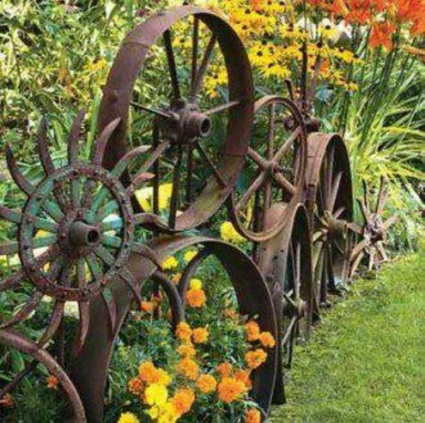 roues métalliques idée déco jardin métal rouillé